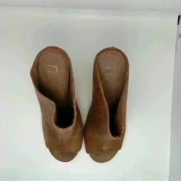 Nicole-  Women’s Loopey Sandals Tan Leather 
Sz 8 - Picture 3 of 10